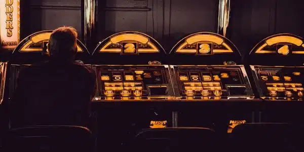 Чи дійсно казино маніпулюють ігровими автоматами? Відповідь може вас здивувати.